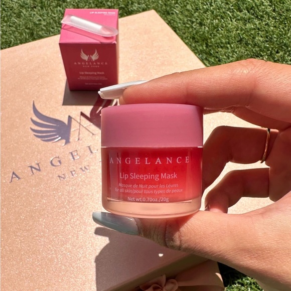 New Lip Mask - Picture 2 of 2